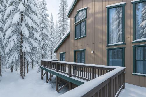 Granite Ridge Getaway Chill Deck Vibes AC in Shaver Lake (CA)