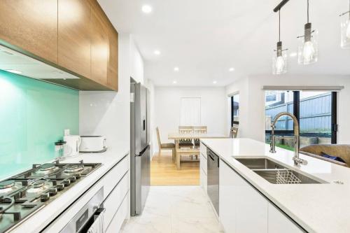 Element Edge Townhouse with Parking and Air-Con, Окленд (фото 7)