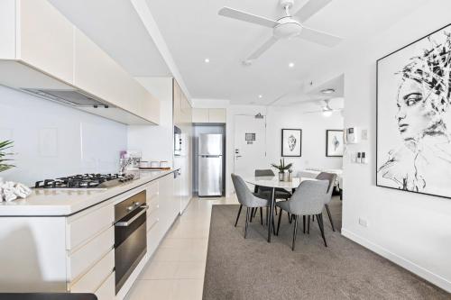 1 Bedroom Study Unit in Broadbeach - NO PARKING - Q Stay - image 5
