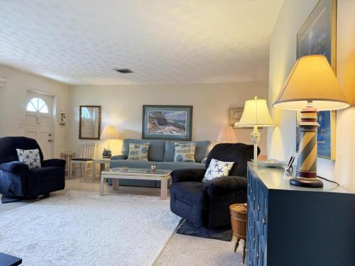 2BR on Oyster Creek – Boat Dock & Beach in Grove City (FL)