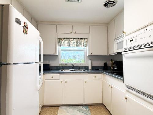2BR on Oyster Creek – Boat Dock & Beach in Grove City (FL)