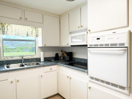 2BR on Oyster Creek – Boat Dock & Beach in Grove City (FL)