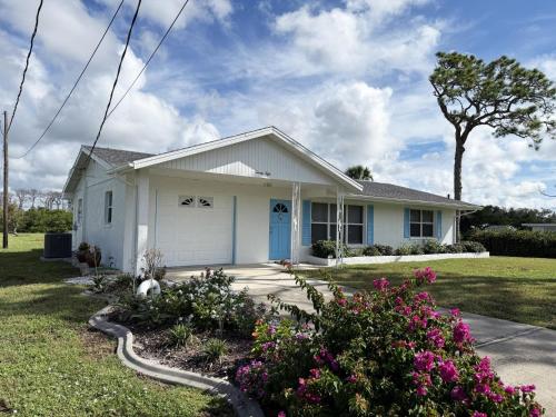 2BR on Oyster Creek – Boat Dock & Beach in Grove City (FL)