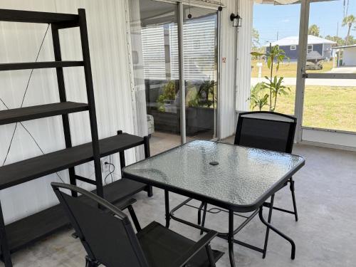 Modular Oasis - Tiki Bar - Fire Pit - Pet-Friendly in Grove City (FL)