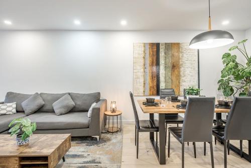 FREE PARKING PRIME LOCATION NEW MODERN CONDO in Brossard