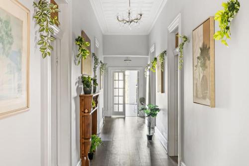Modern Private Double Room - Centrally Located - Shared Bathroom in Upper North Shore