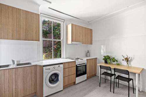 Kitchen, Modern Private Double Room - Centrally Located - Shared Bathroom in Upper North Shore