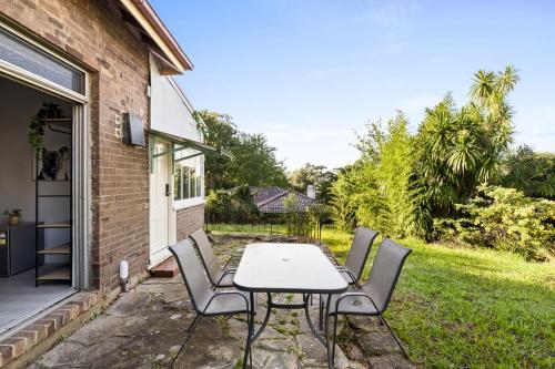 Modern Private Double Room - Centrally Located - Shared Bathroom in Upper North Shore