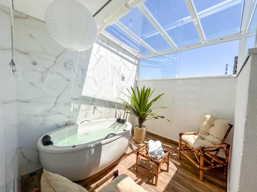 Apartamento com jacuzzi privativa 5 min do Metrô (Apartamento com jacuzzi privativa 5 min do Metro) in เปนยา