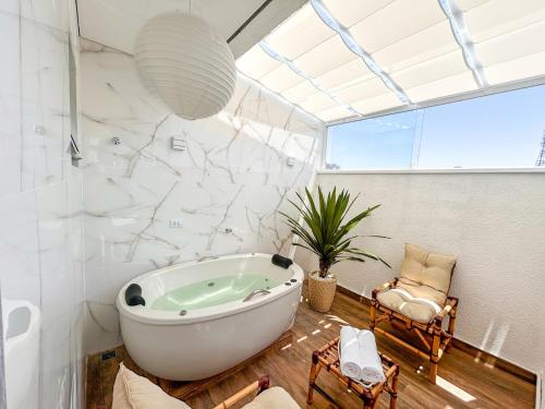Apartamento com jacuzzi privativa 5 min do Metrô (Apartamento com jacuzzi privativa 5 min do Metro) in เปนยา