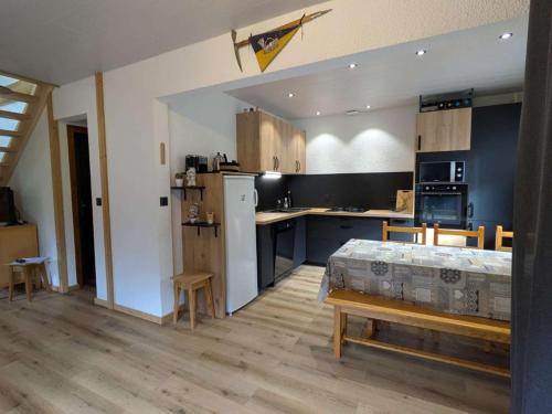 Appartement cosy 2 chambres, mezzanine, jusqu'à 8 pers, Arêches-Beaufort - FR-1-342-338 - Location saisonnière - Beaufort