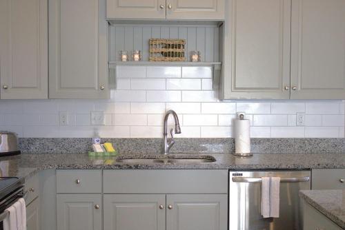 404A The Hilltop House in Virginia Beach, USA