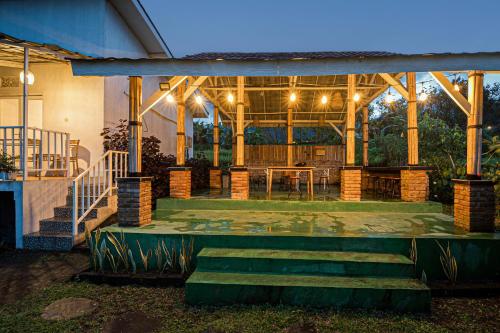 Santya Loka Lodge & Twin Waterfall Room Type - Family Lodge