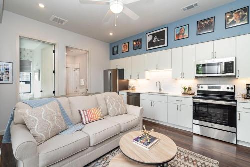 Harmony Outpost-Pool & Gym-4 Mins To Broadway