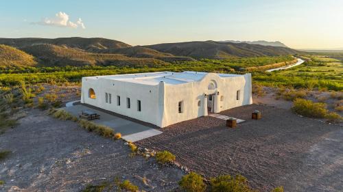 Big Bend Vacation House - VIEWS – khách sạn tại Presidio