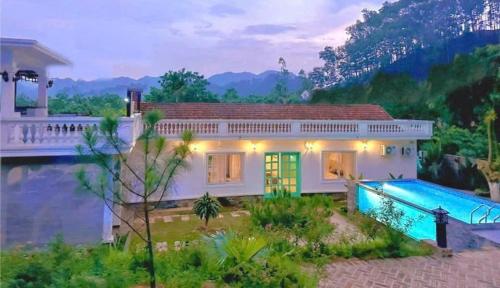 room detail thumbnail 2