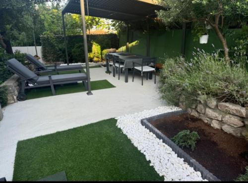 정원, Duga House Apartment  A2 in 크리크베니카