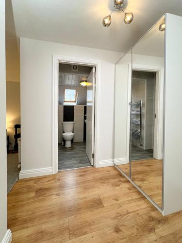 ห้องน้ำ, Ocho Homes Lux By Eight Continents, Belfast in โอลด์พาร์ก