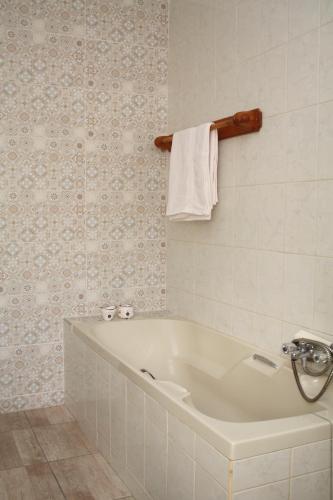 浴室, Cura Lodge in 皮勒斯