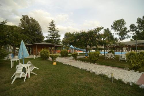 Swimming pool, La Vignola Country Hotel in Ceprano