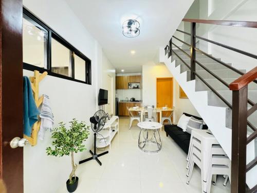 4BR House in Pardo Cebu Perfect for Groups near Butterfly Farm