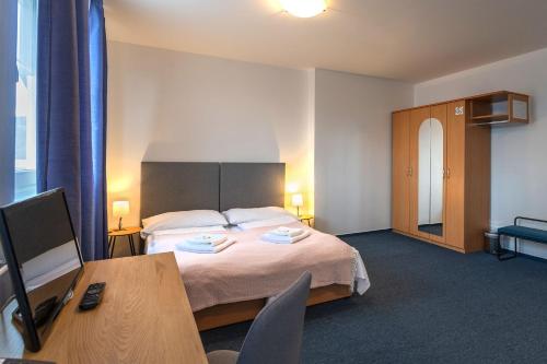 Garni G Hotel Žilina - image 32