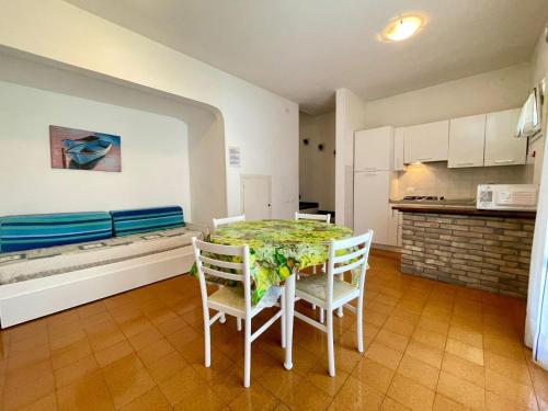 Relax in a villa with private garden, Porto Santa Margherita di Caorle (foto 8)