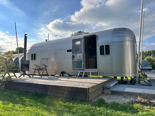 Angie Lodge - Streamcamper