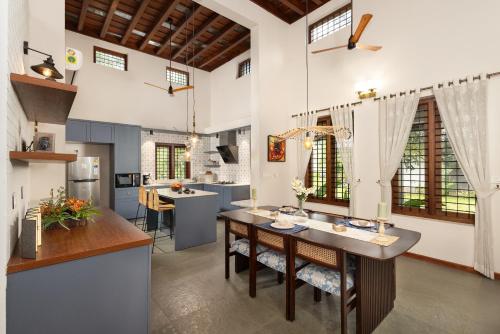 virtuve, m² 3 guļamistaba, 3 privāta vannas istaba Villa Kodungallur
 (Eka ) in Kodungallur