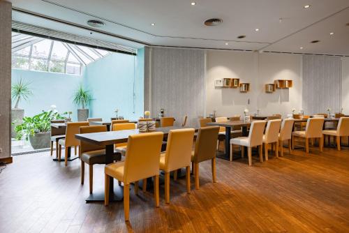 ห้องอาหาร, Garner Hotel Dusseldorf - Main Station by IHG in ดึสเซลดอร์ฟ
