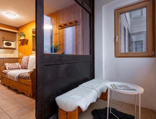 Central Apartment In Heart of Val Thorens, Ski In-Out with WiFi in Saint-Martin-de-Belleville