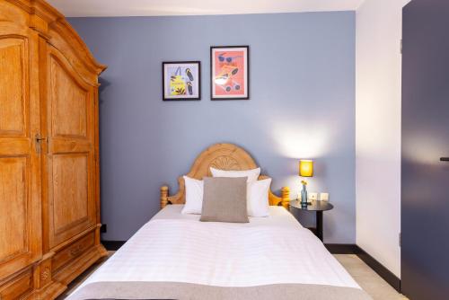 3 twin beds