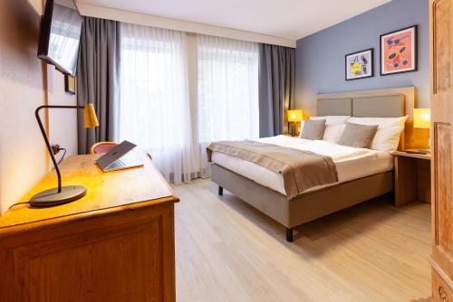 room detail thumbnail 1