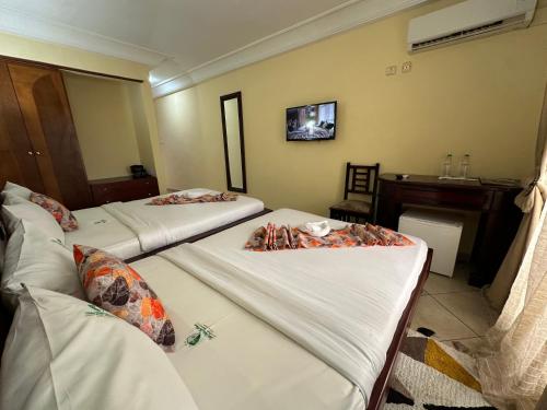 2 twin beds
