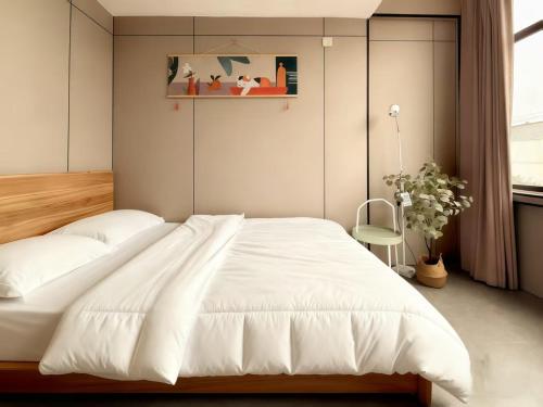云巷酒店Shanghai Yunxiang Hotel provides 24-hour and 7-day airport pick-up and drop-off service round-the-clock butler service available at your request anytime elegant peaceful courtyard, we uphold the service tenet that guests are our top priorit, Shanghai (Foto 10)