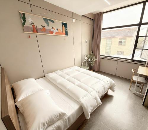 云巷酒店Shanghai Yunxiang Hotel provides 24-hour and 7-day airport pick-up and drop-off service round-the-clock butler service available at your request anytime elegant peaceful courtyard, we uphold the service tenet that guests are our top priorit, Shanghai (Foto 9)