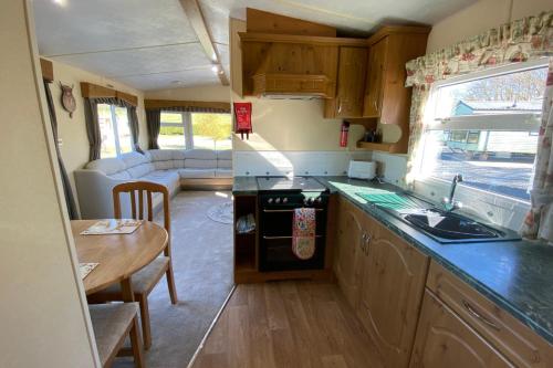 Caravan - Sleeps 4 - Pet friendly - Parking, Newton Stewart (zdjęcie 3)