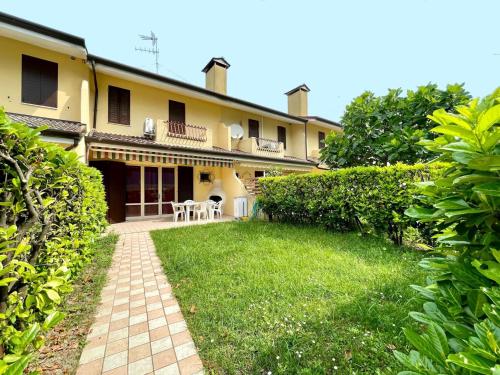 Spacious house with garden and pool, Porto Santa Margherita di Caorle