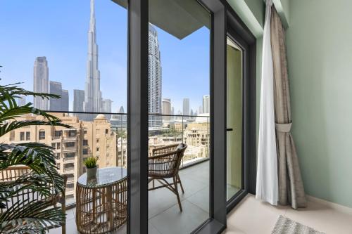 Walk to Dubai Mall- Enjoy Burj Khalifa Show, Dubai