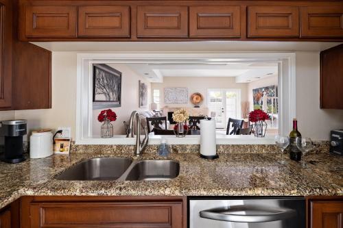 Biltmore Bliss - Pool - Gym - Tennis/Pickle Ball in Paradise Valley