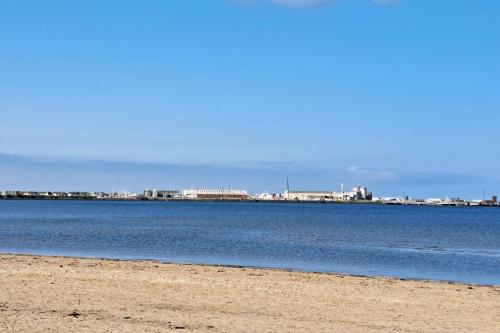 Apartment - Sleeps 4 - Pet friendly - Parking, Troon (Foto 6)