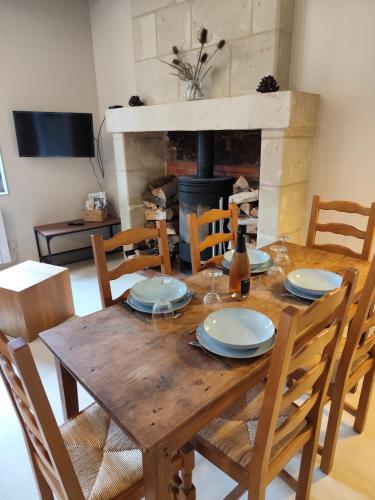 Logis troglodyte cosy & vue sur la Loire in Souzay-Champigny