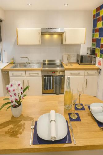 virtuve, Comfy Studio in Canal Country in Stoke Bruerne