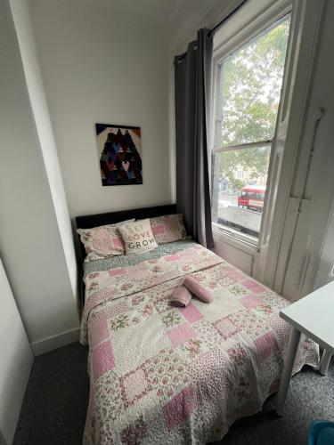 Bright & Airy Prime-location Flat