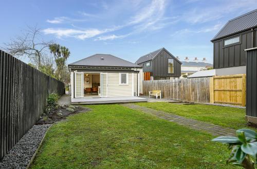 Exterior view, Classic Villa with Parking & Modern Comforts - Albemarle Villa in Sydenham