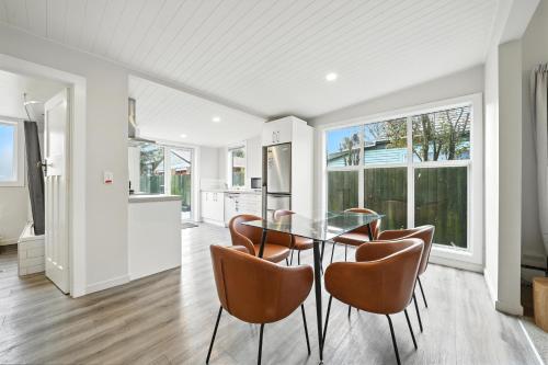 Kitchen, Classic Villa with Parking & Modern Comforts - Albemarle Villa in Sydenham
