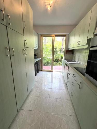 Kitchen, L'Oranger d'Azur in Le Fournel