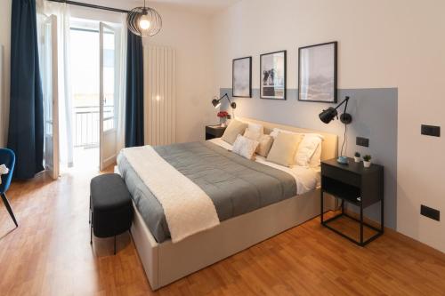 Perugia urban retreat and Light Sauna on king bed in بقرب المركز