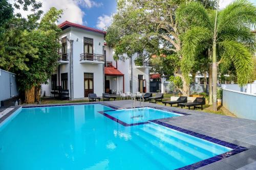 Hikka Nilora - Hikkaduwa Hikka Nilora - Hikkaduwa