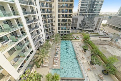 Stylish 1BR w/ Pool View | Heart of Business Bay, Dubái (foto 10)
